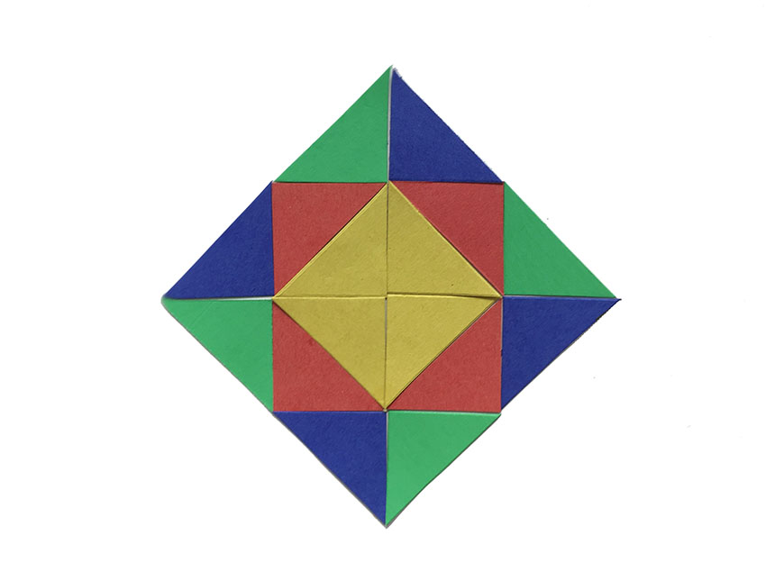 diamond pattern formed by triangles arranged in overlapping squares