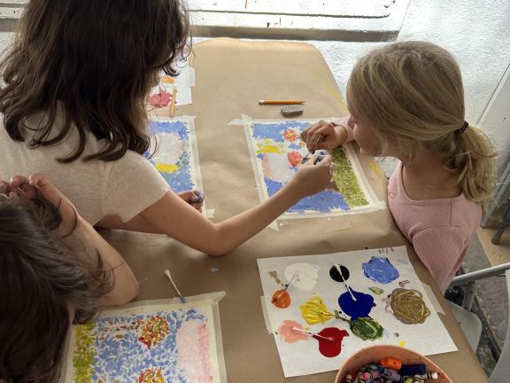 Young students paint impressionism with Q-tips in classroom (SAC)