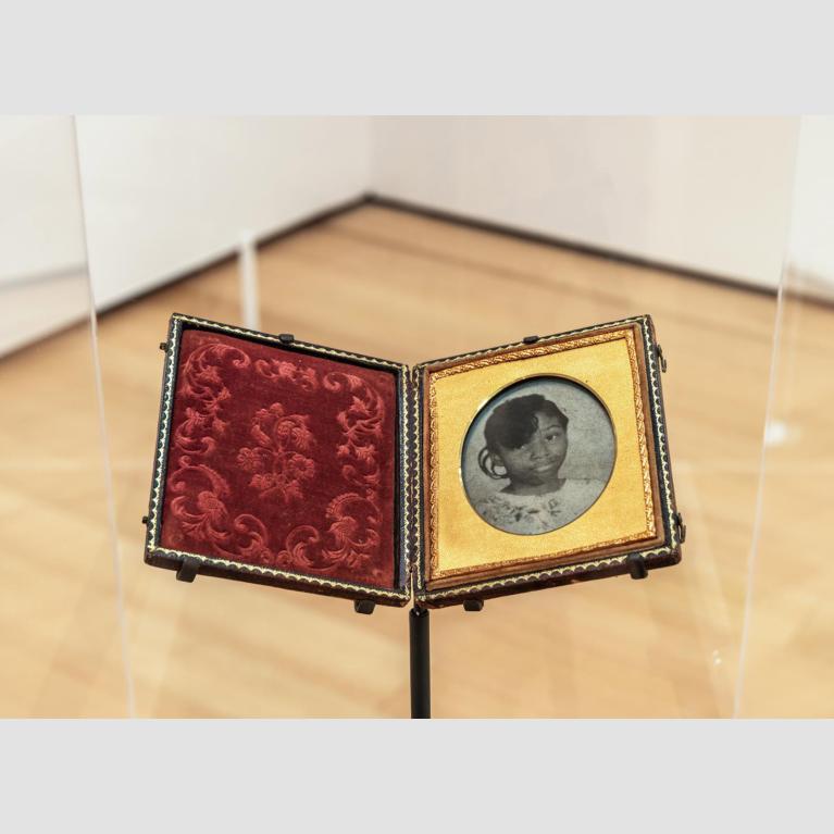 Inkjet print on metallic paper in historical case