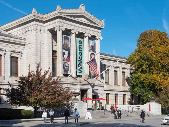 Welcome trio, Huntington entrance, Museum facade