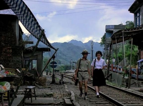 Still from Dust in the Wind (1986), by Hsiao-hsien Hou.